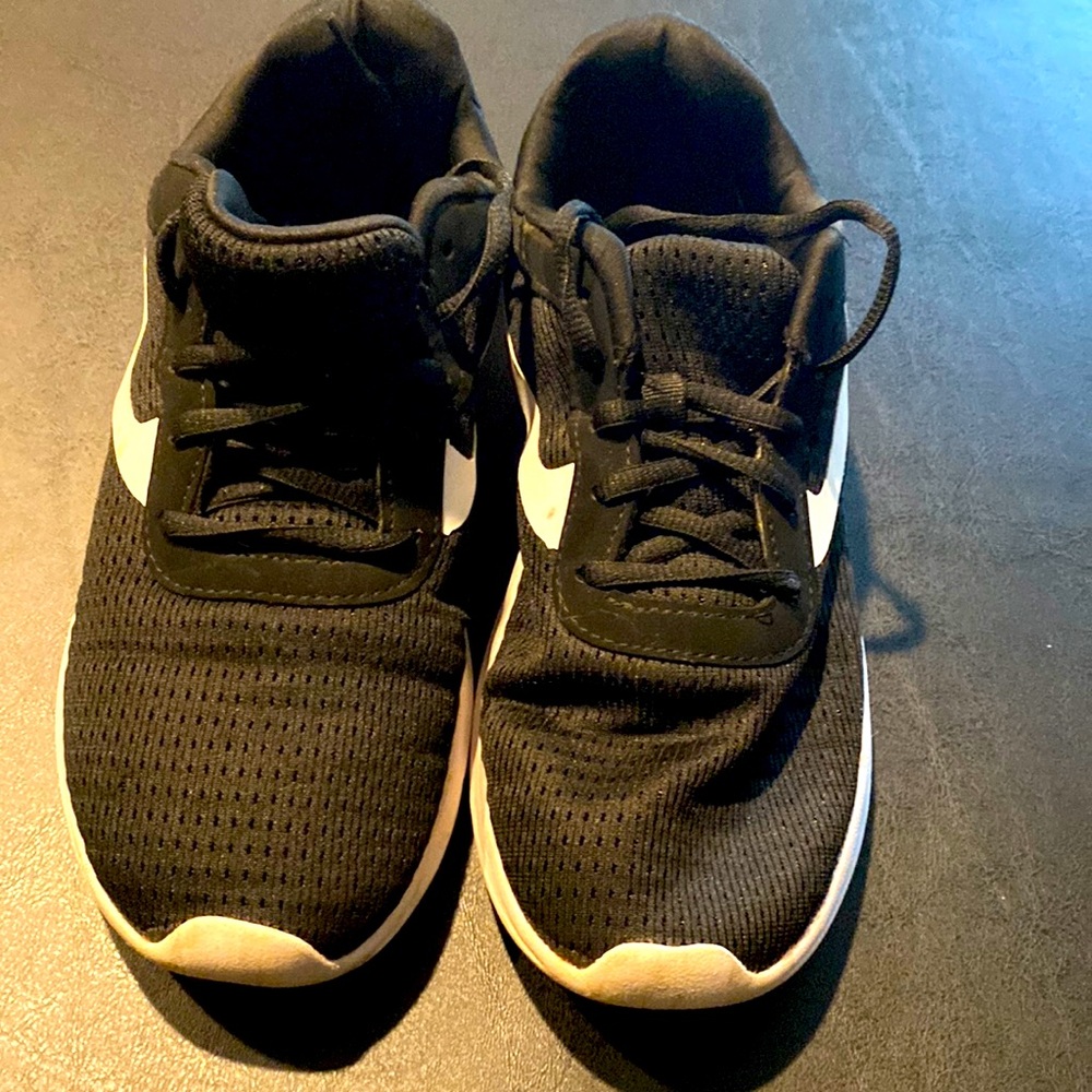 Black and white shoes size 91/2